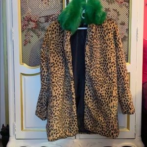 Faux leopard coat apple green collar